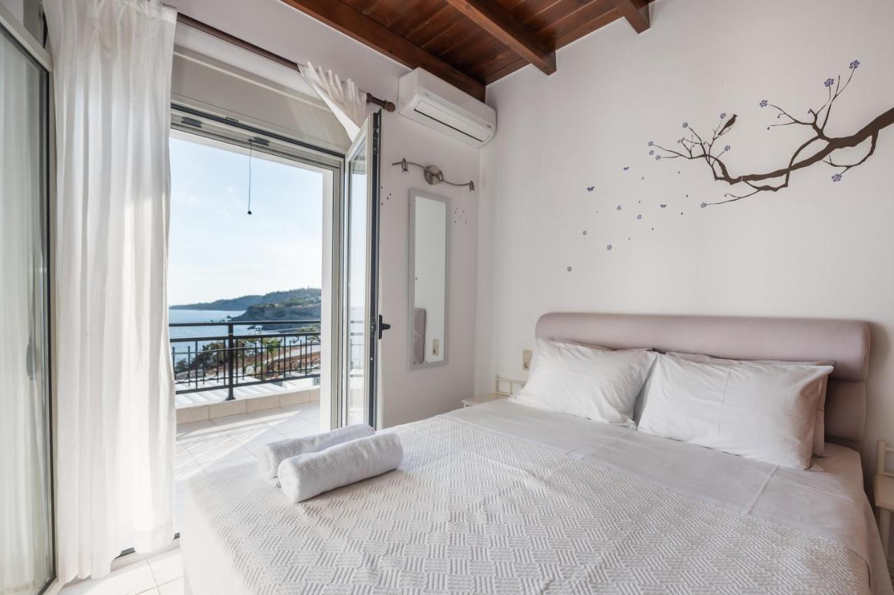 Achlia Beach Villa