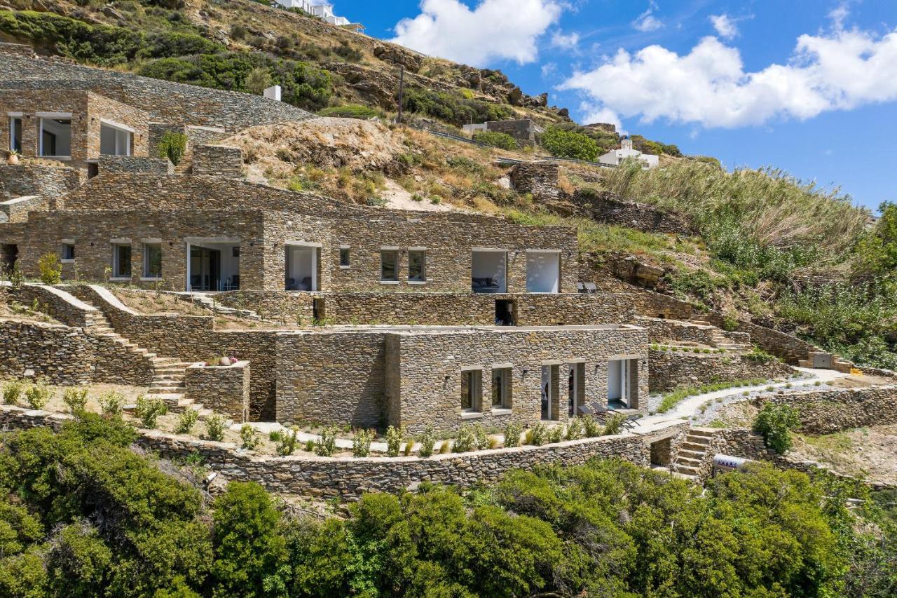 Tinos Dove