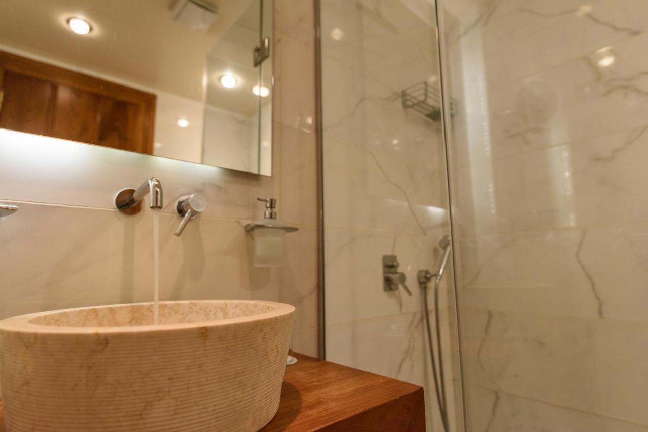 Cotommatae Hydra 1810 Hotel 4*