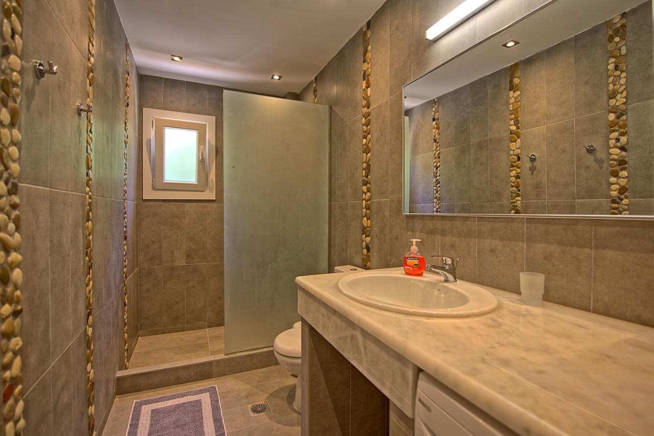 Villa Beachfront Seasun By Posarellivillas
