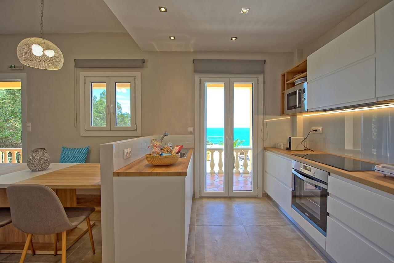 Beachfront Seasun By Posarellivillas *