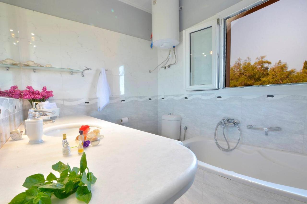 Kardami -country House