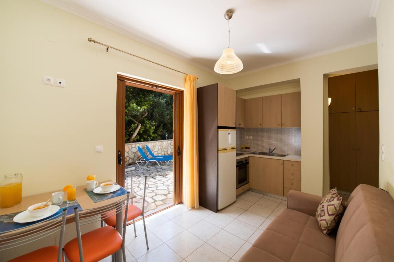 Delphinus Villas-villa Nikitas *