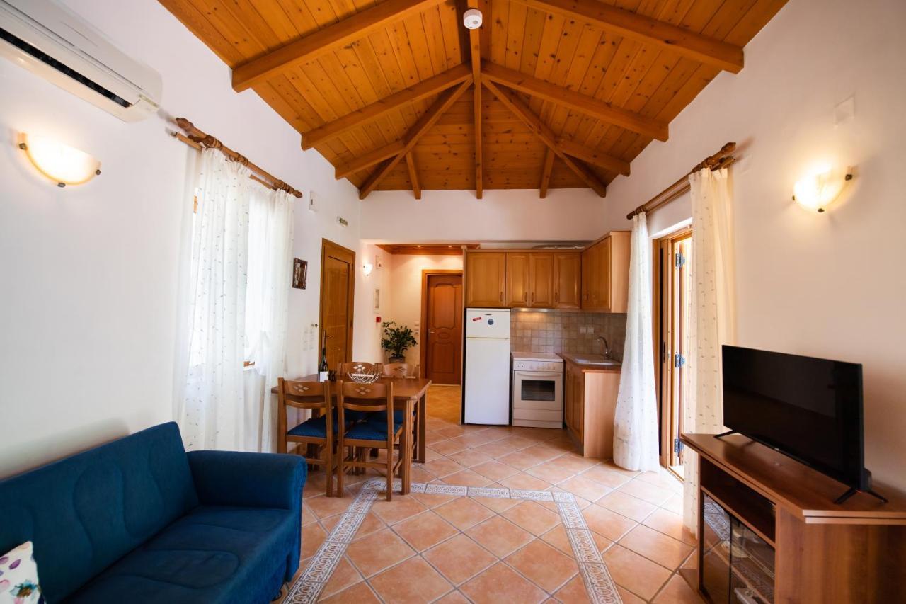 Delphinus Villas-villa Nikitas Agios Nikitas
