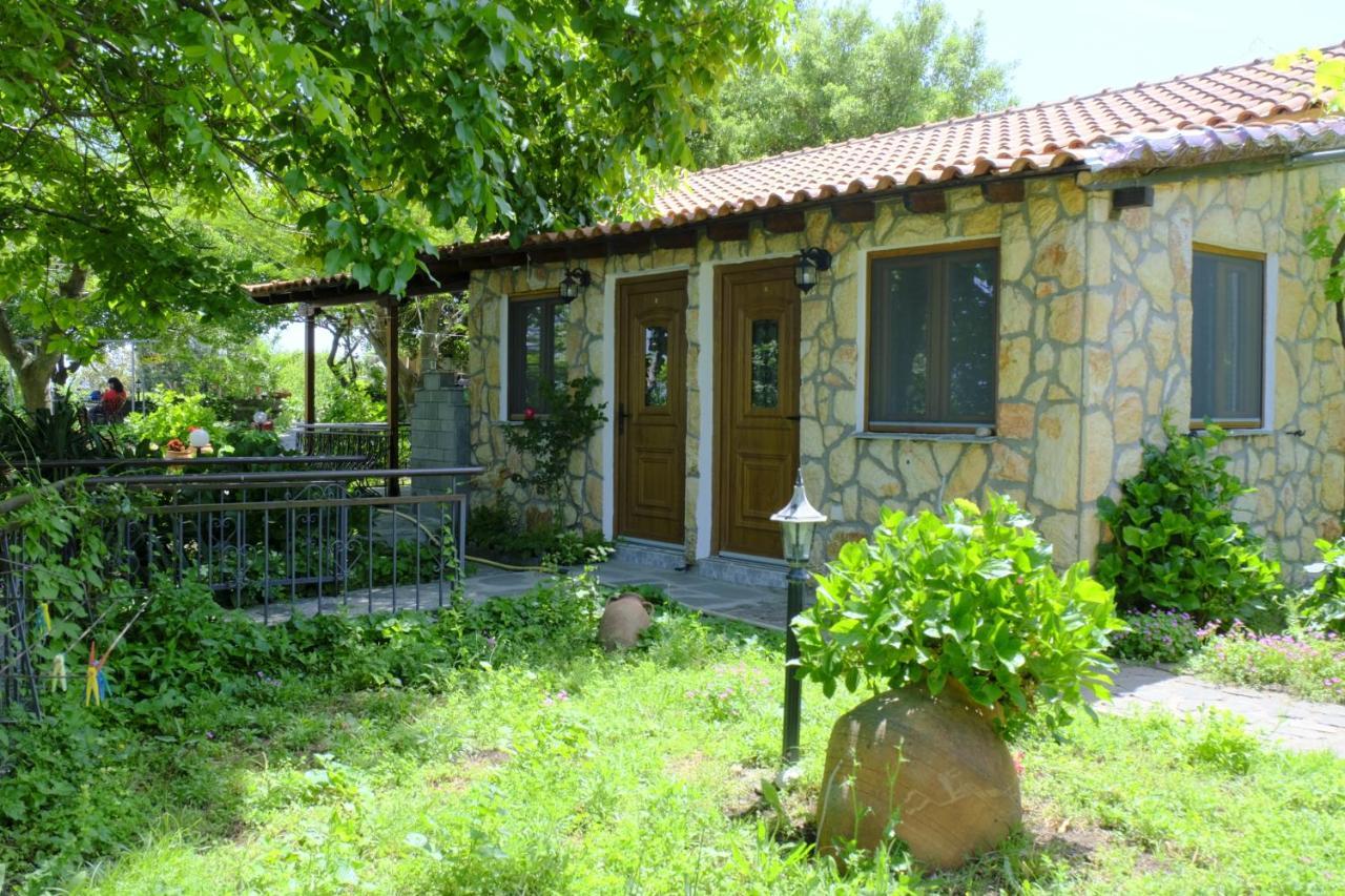 Alekas Hotel