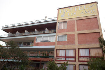 Les Amis Vari (Attica)