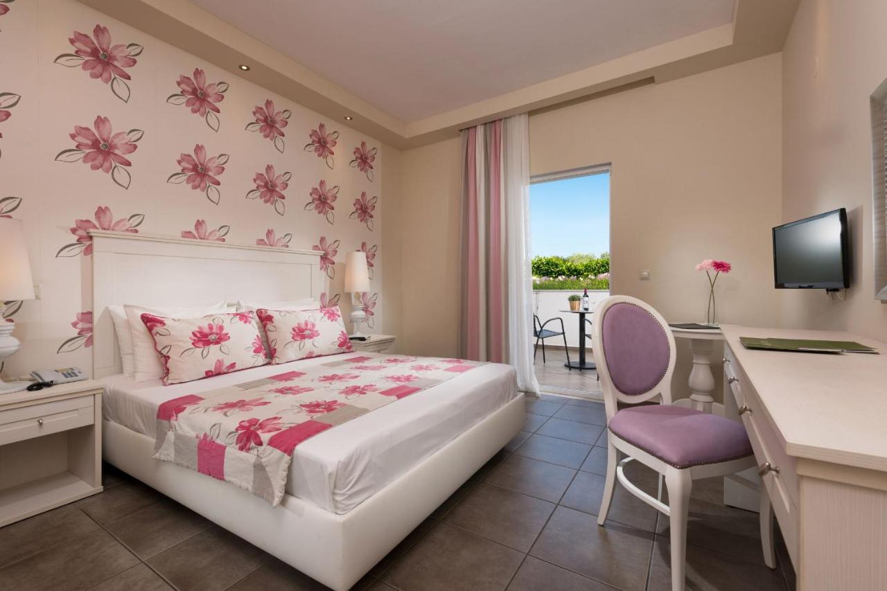 Louloudis Boutique (adults Only) 3*