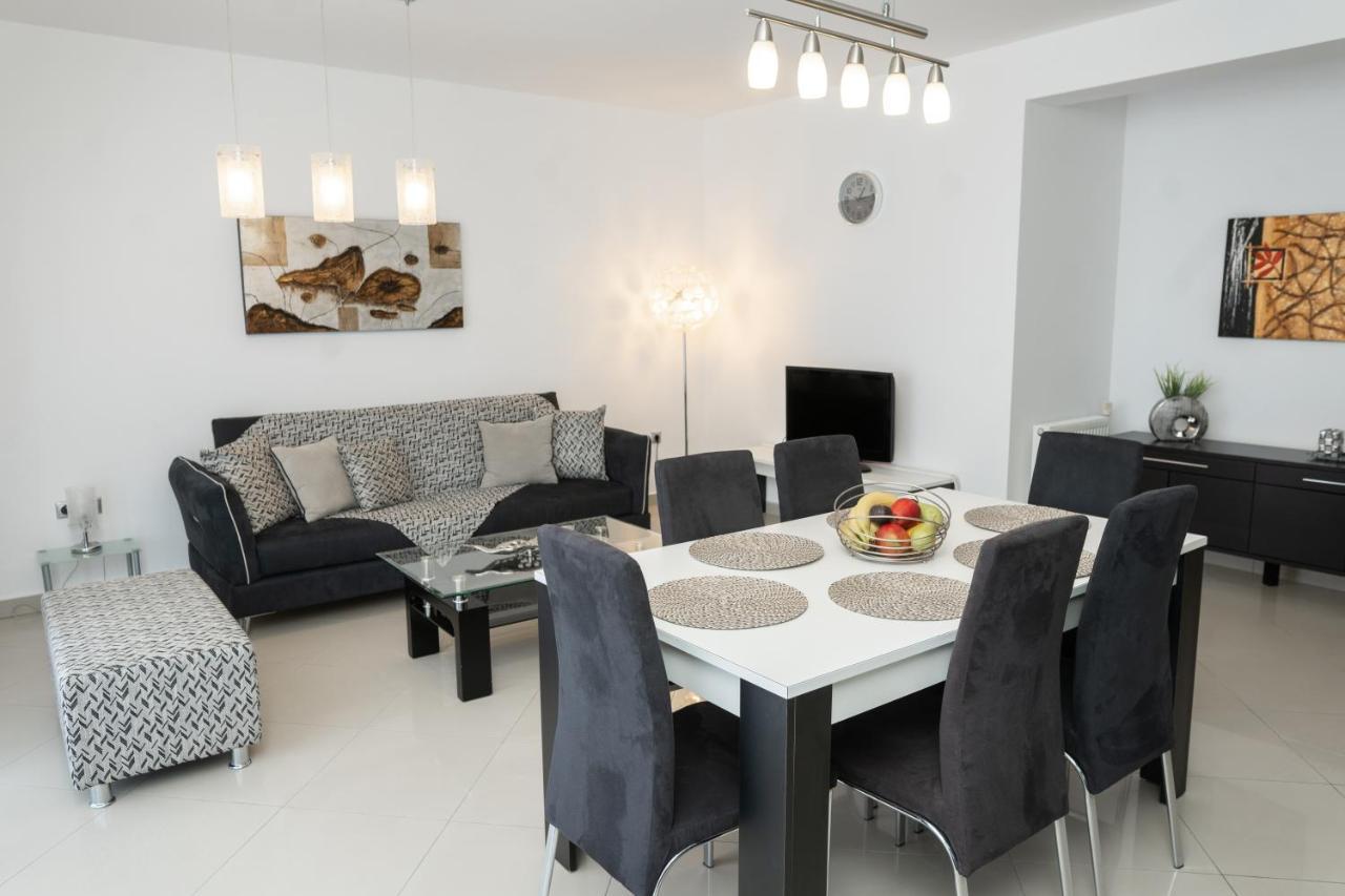 Aelia Apartment