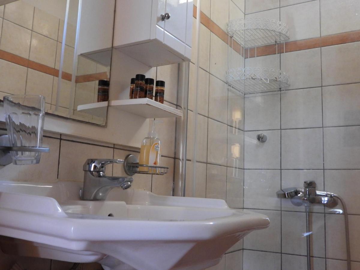 Sophia Limeni Apartments And Studios