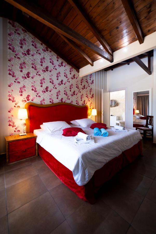 Aparthotel Ornella & 4*