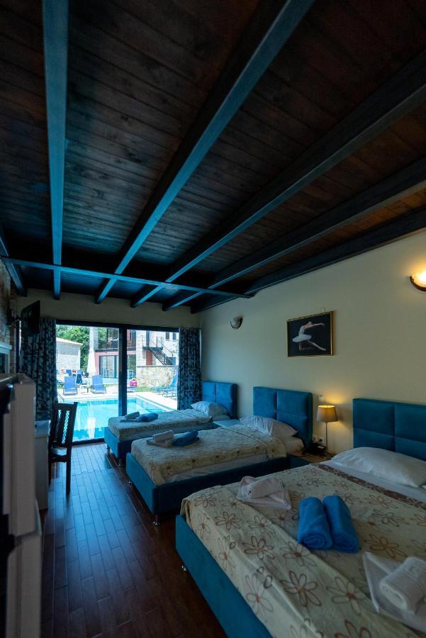 Aparthotel Ornella & 4*