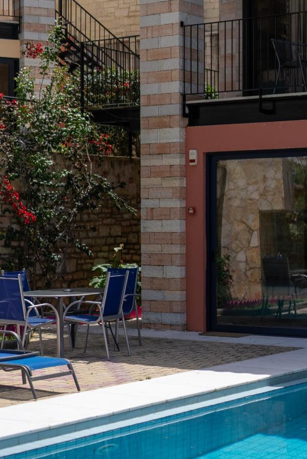 Aparthotel Ornella & 4*