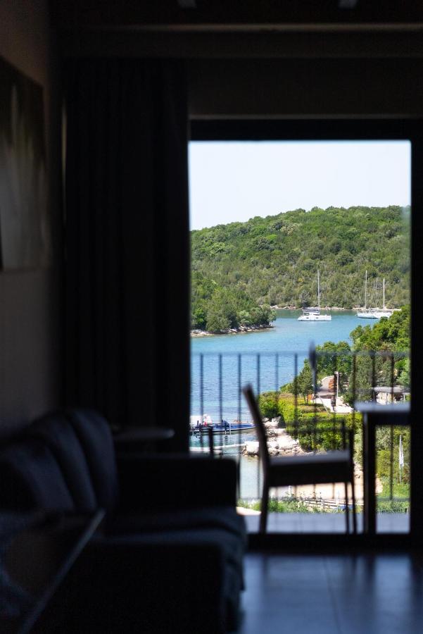 Aparthotel Ornella & 4*