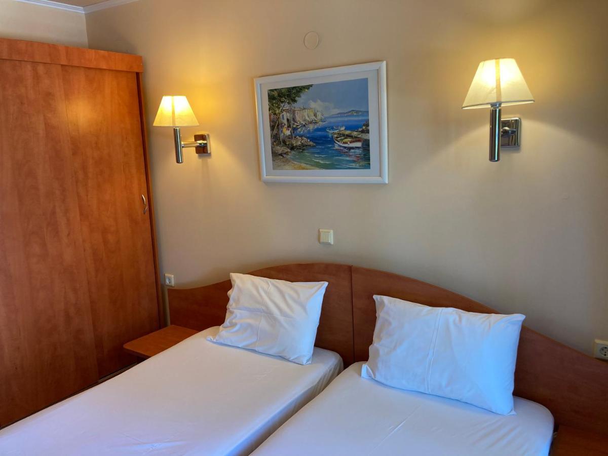 Aliki's Comfortable Holiday Apartments-great Location *