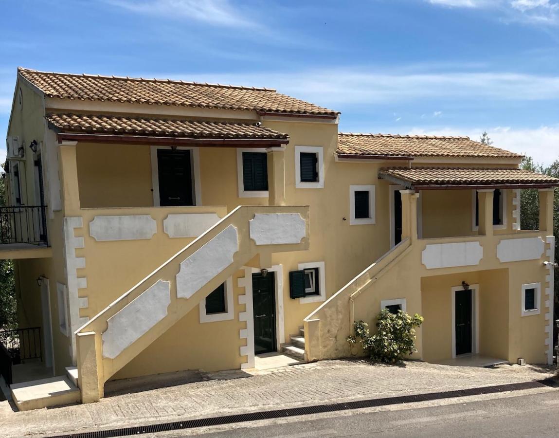 Aliki's Comfortable Holiday Apartments-great Location *