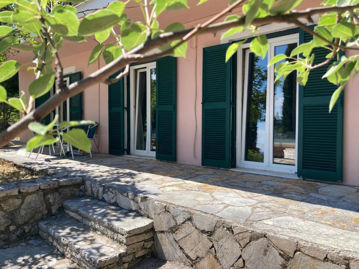 Aliki's Comfortable Holiday Apartments-great Location