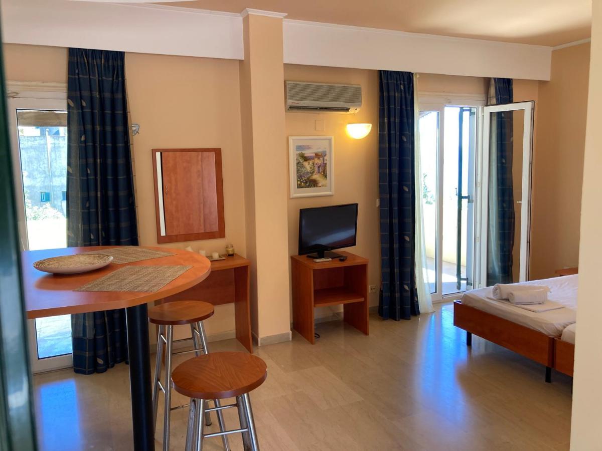 Aliki's Comfortable Holiday Apartments-great Location Apartment