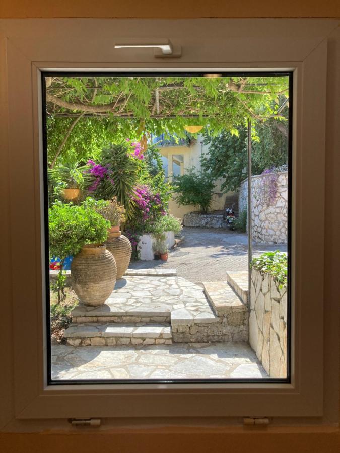 Aliki's Comfortable Holiday Apartments-great Location Apartment