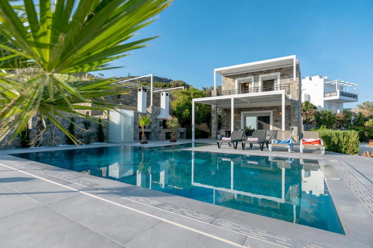 Villa Achlia Beach Villa *
