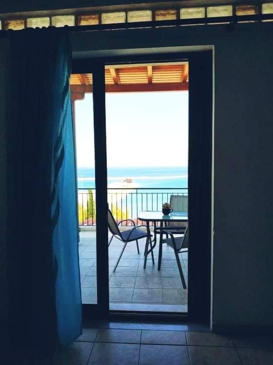 Apartment Avra Kymi