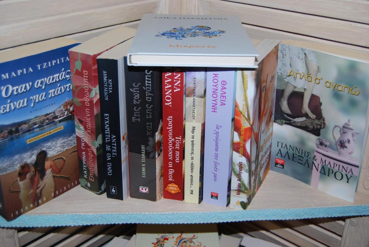 Luxury Traditional The Small Bookstore *