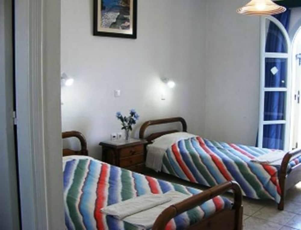 Sea Side 2* Perivolos (Santorini)