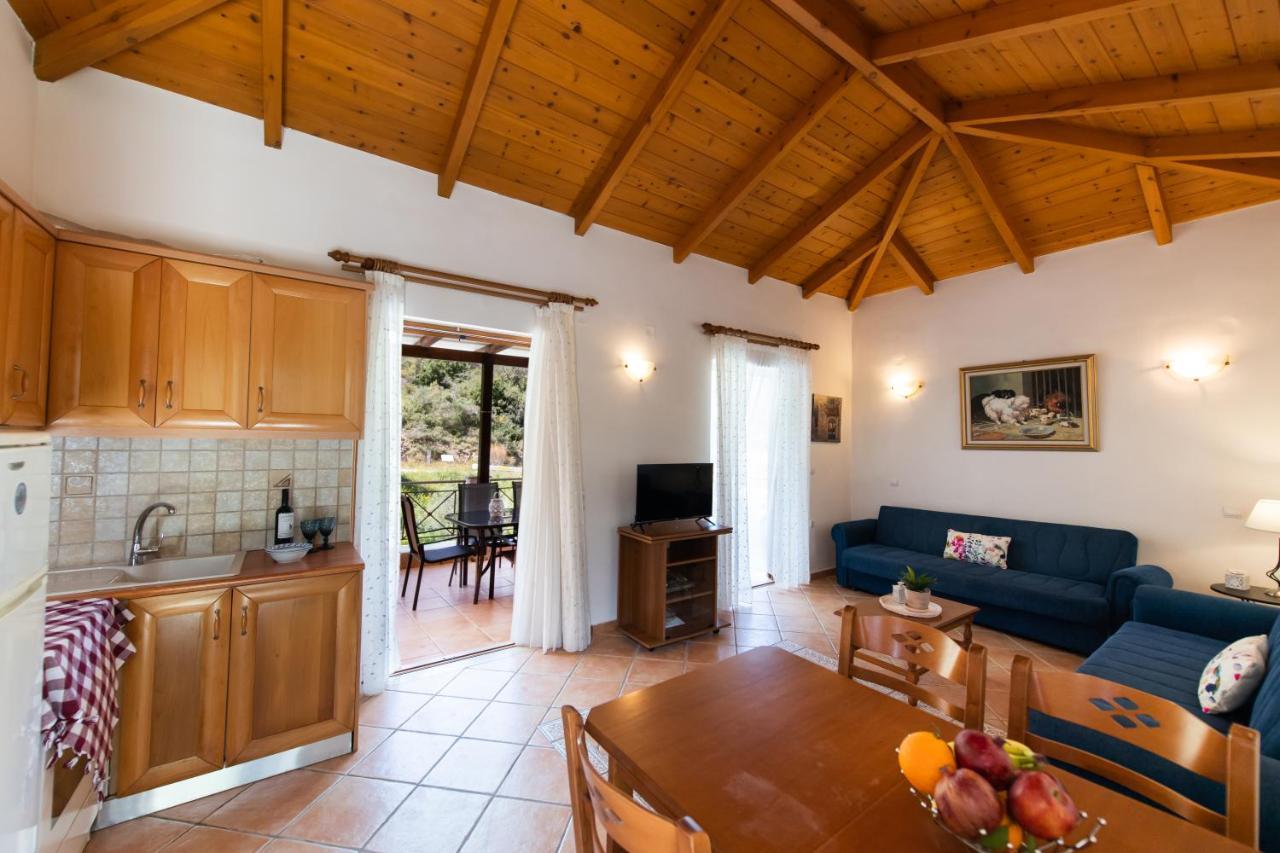 Delphinus Villas-villa Nikitas