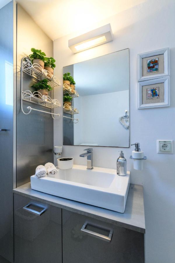 House Apartment *