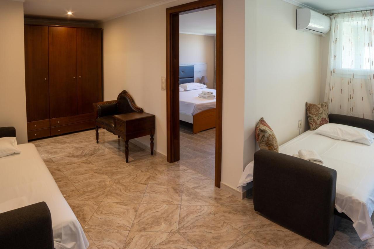 Rea Hotel *