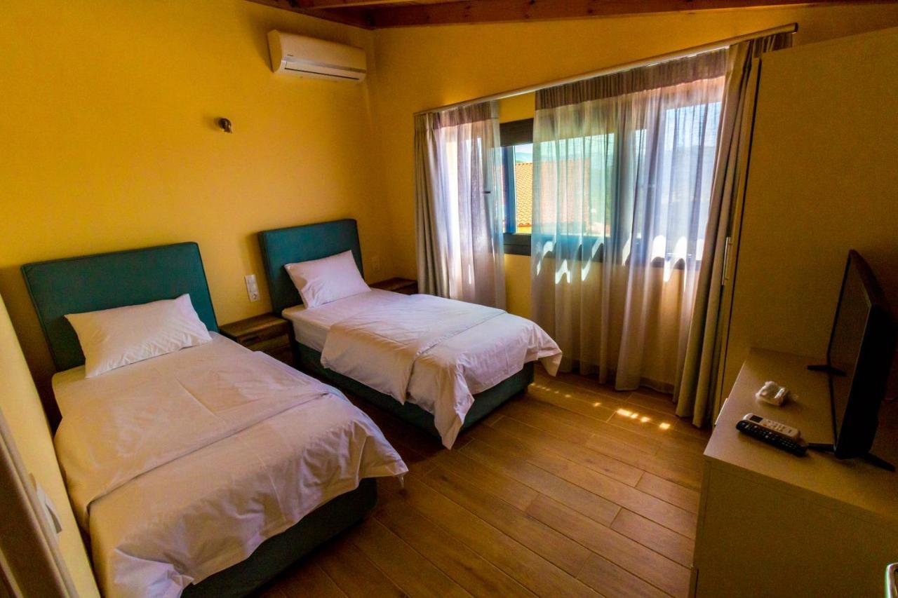 Santakira Villa Parga