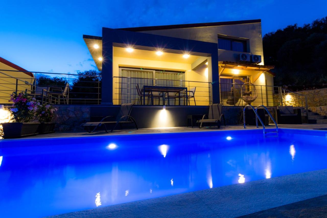 Santakira Villa Parga