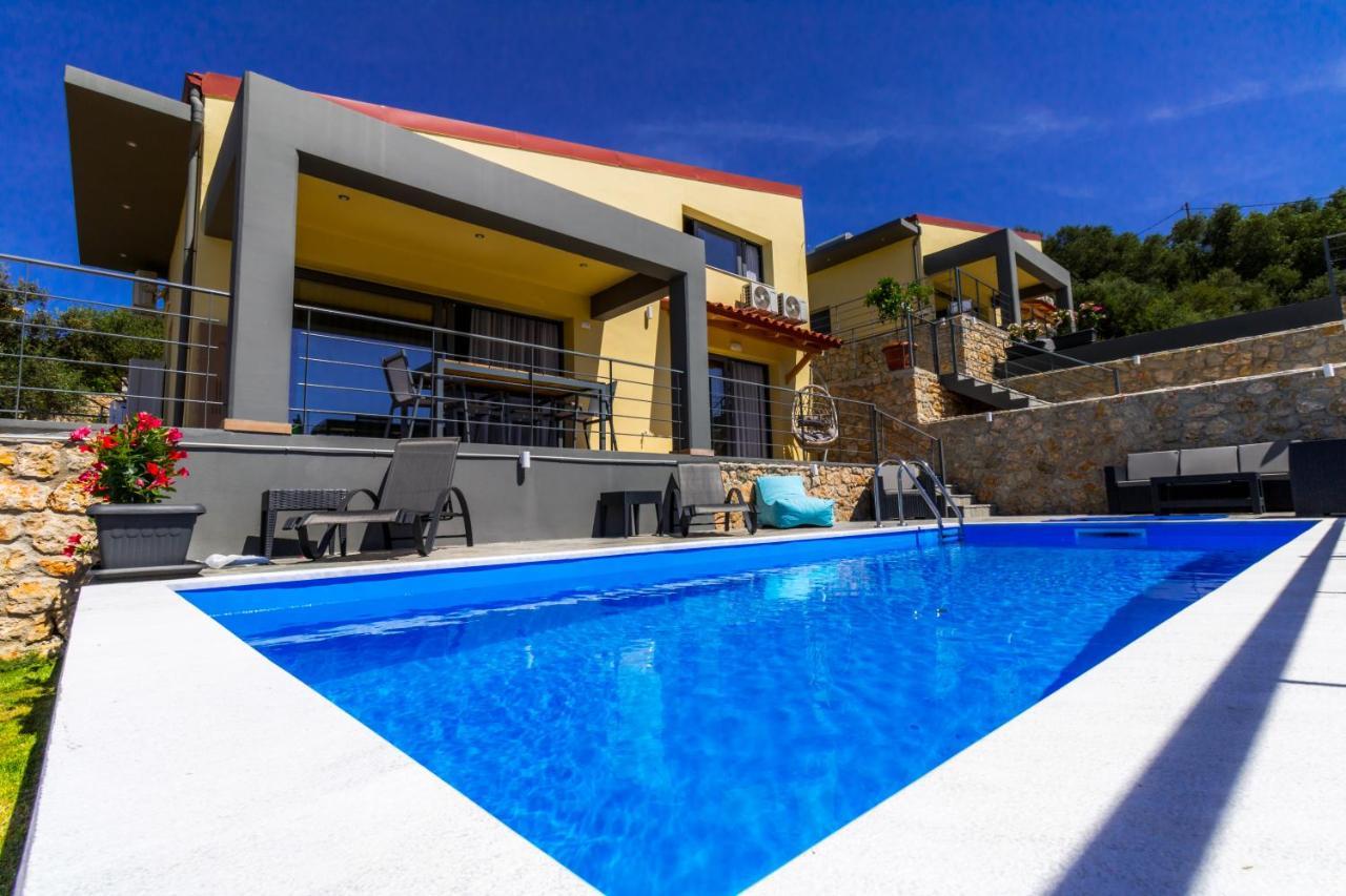 Santakira Villa Parga