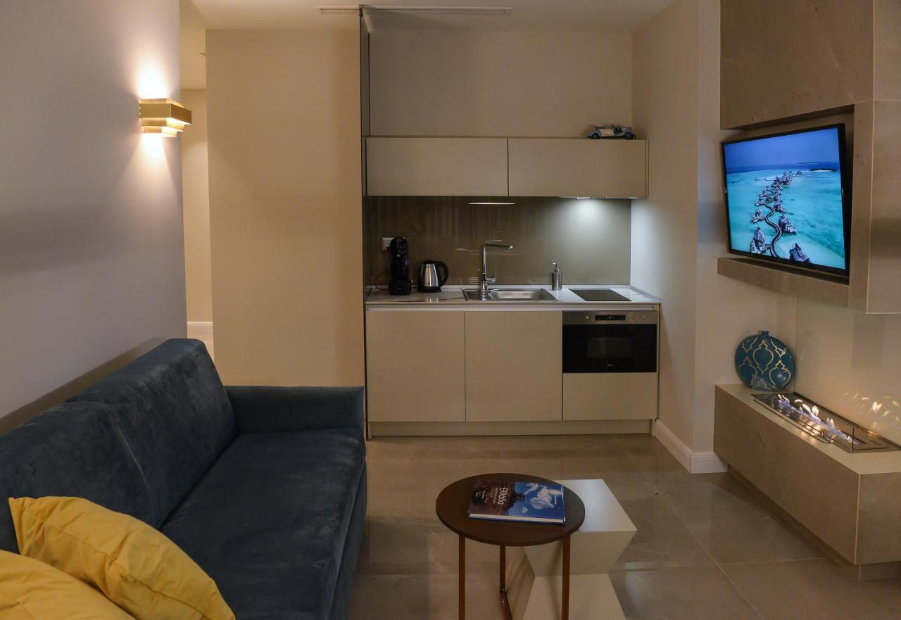 Apartment L - *