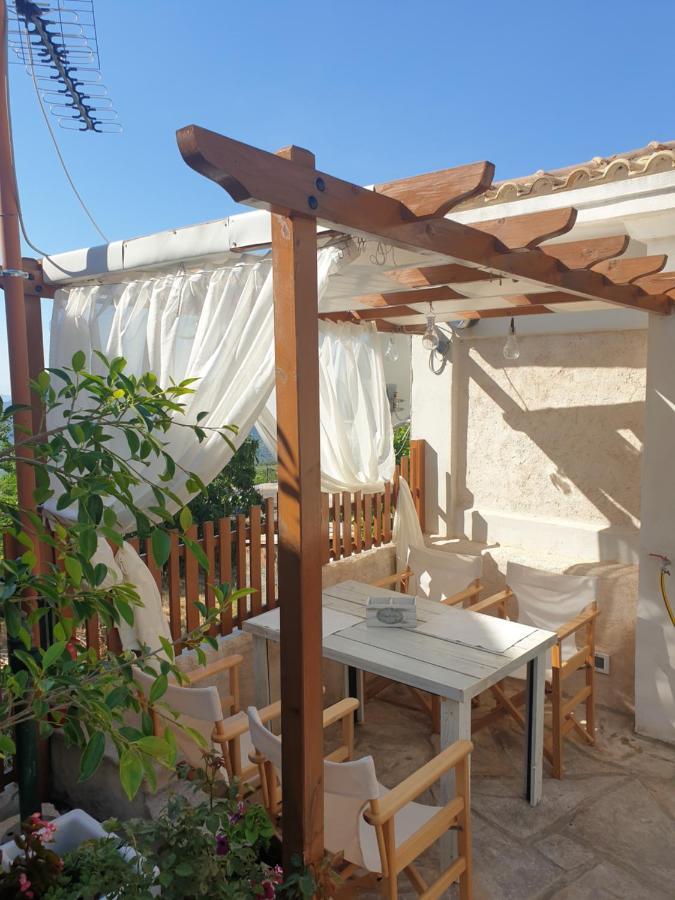 Rena Agios Petros (Lefkada)