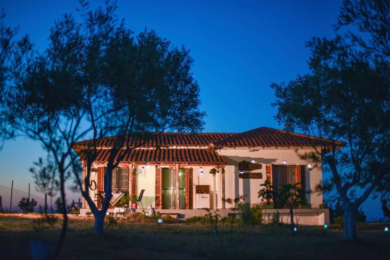 Holiday home Vast Emerald, The Only House In Kavourotrypes *