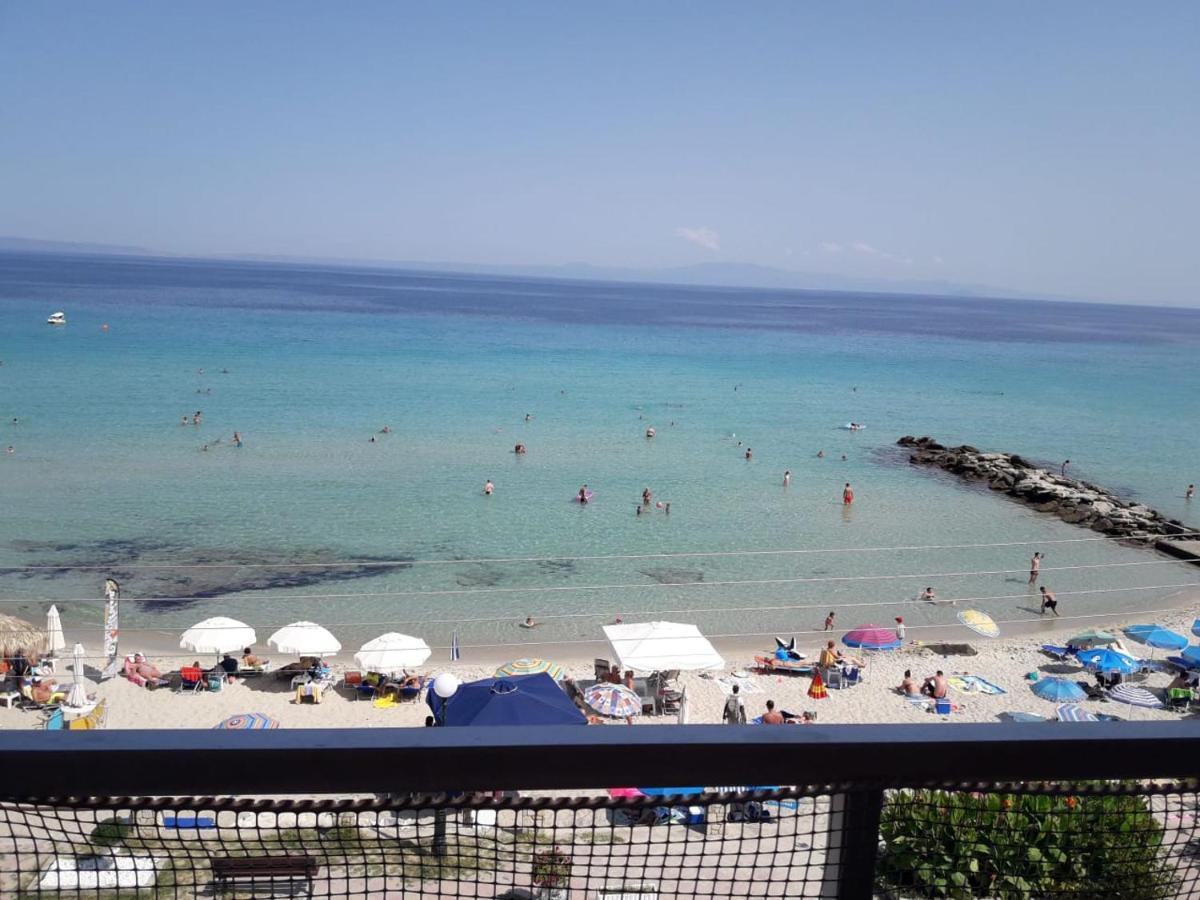 Seaside Apartment,just On The Beach, Unique View Holiday home *