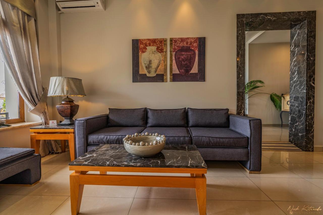 Avra Hotel 2*