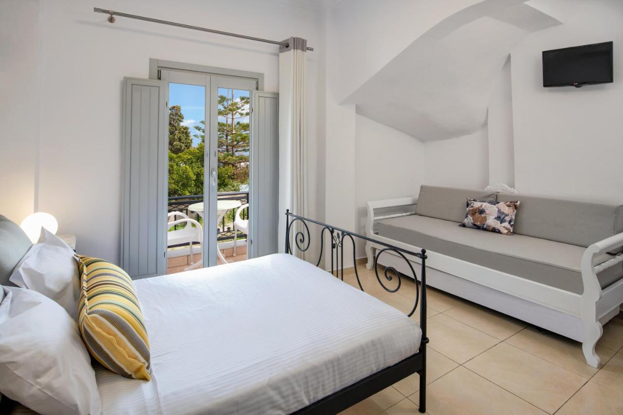 Soula Hotel Fira (Santorini)