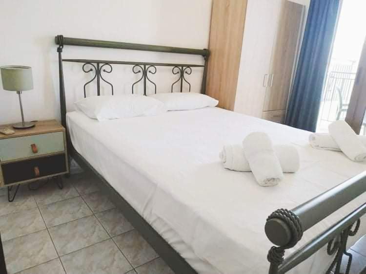 Apartment Avra Kymi