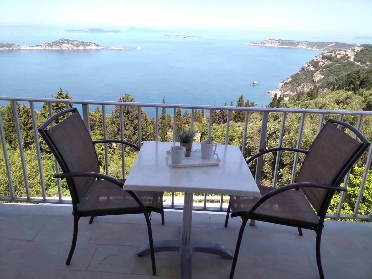 Guest house The 3 Brothers Afionas