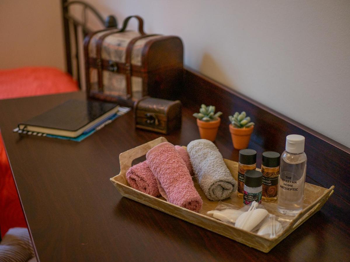 Helen - The Spartan Apartment *