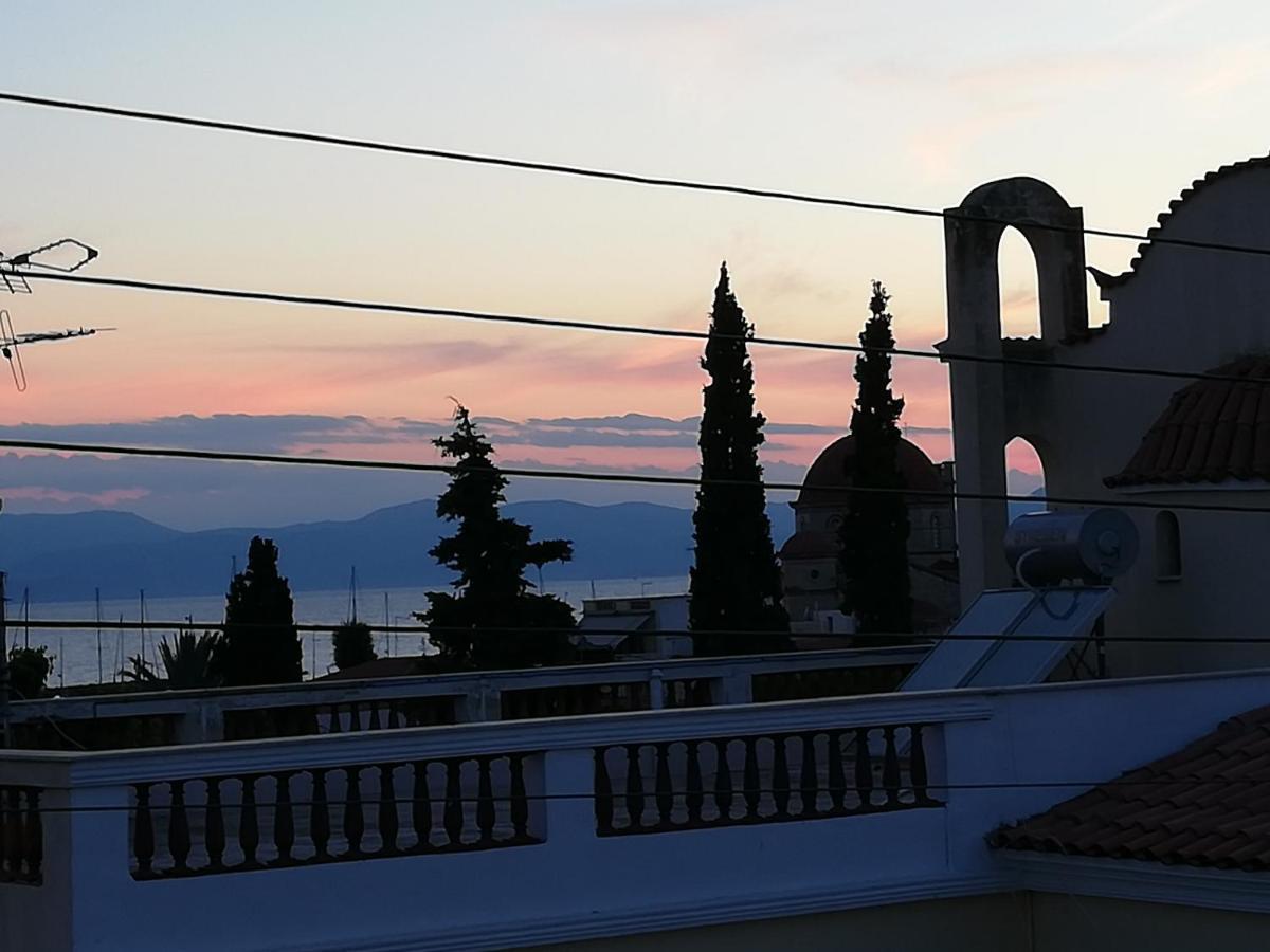 Captain's * Aegina