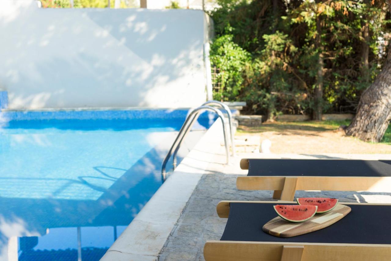 The H Experience - The Blue Lounge With Swimming Pool