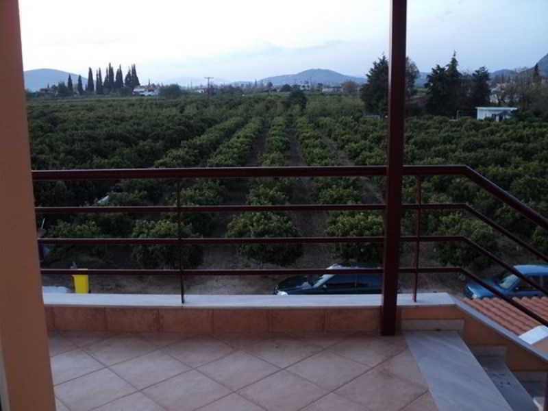 Maria's Filoxenia Aparthotel 3*
