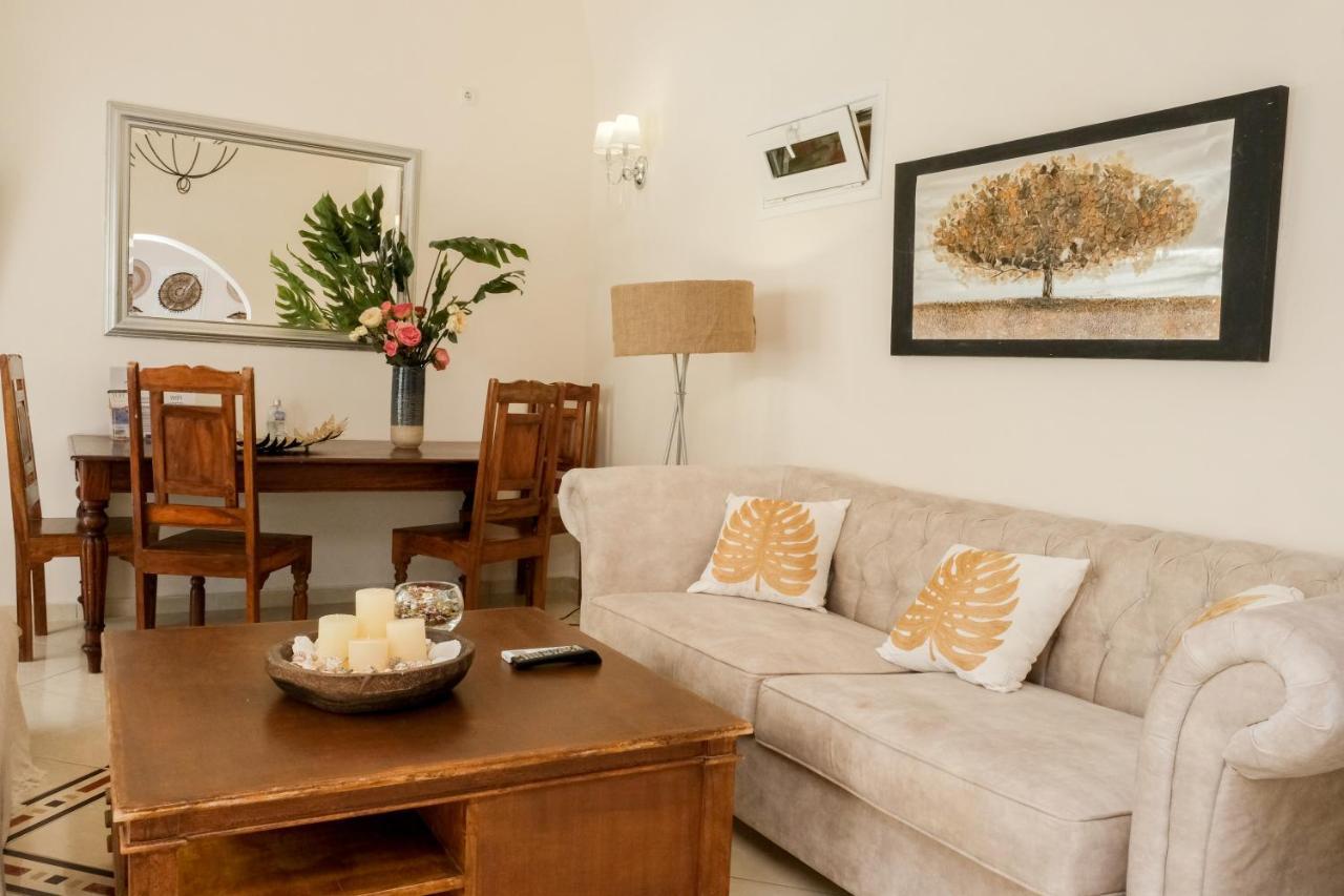 By Georgia Apartment *