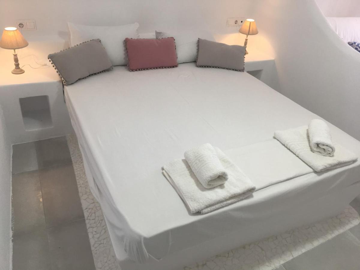Rineia Complex By Live&travel