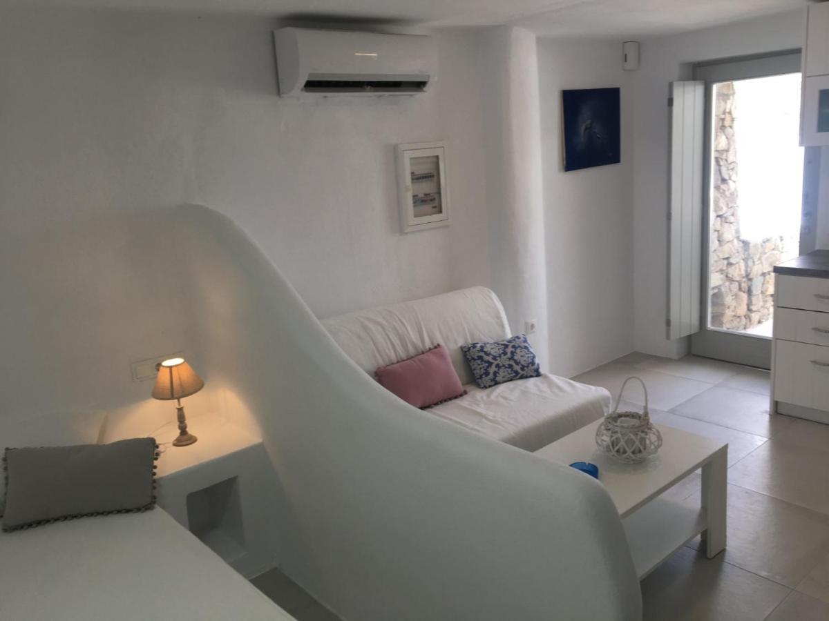 Rineia Complex By Live&travel