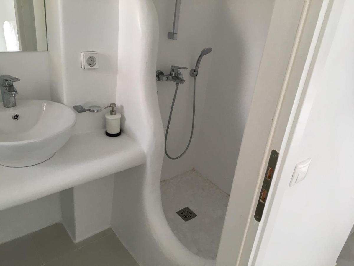 Rineia Complex By Live&travel Apartment
