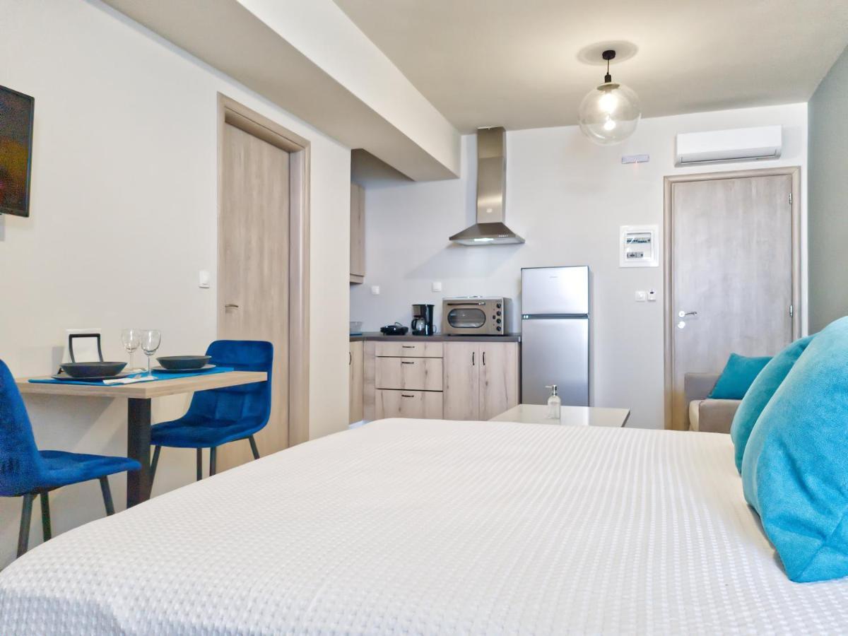 Epipleon Luxury Suites: Spacious Beachfront With Expansive Terrace Nafpaktos