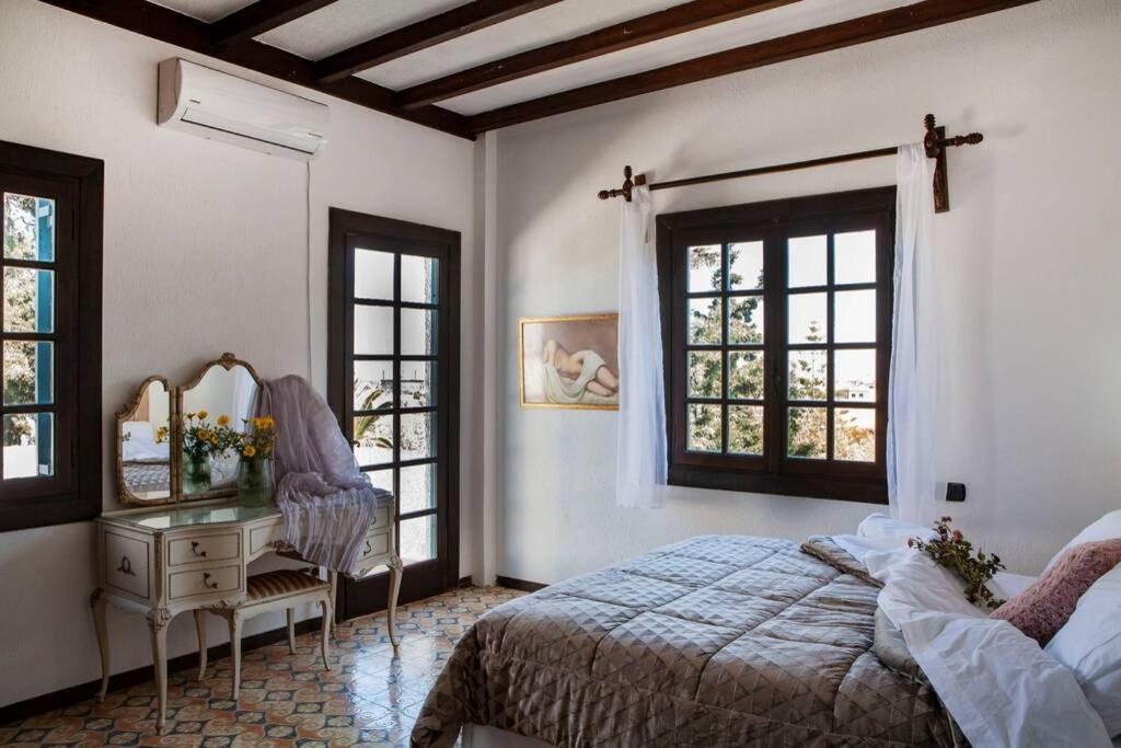 Velissarios: Wonderful Next To Aegina